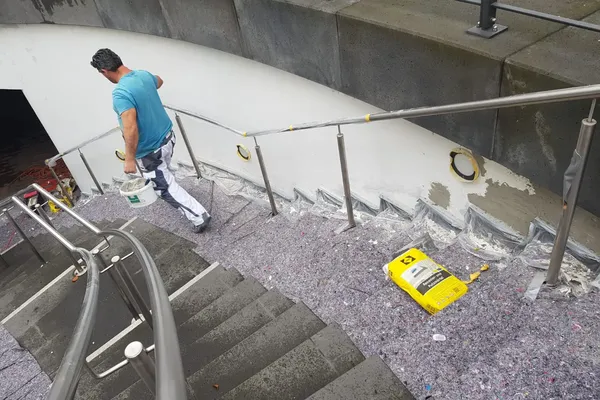 Professionelle Sanierungsarbeiten am Bahnhof Bad Breisig: Fassaden- und Treppenrenovierung für sichere, langlebige und optisch moderne Außenbereiche.