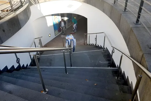Frischer Anstrich und instandgesetzte Wandflächen am Bahnhof Bad Breisig: gelungene Umsetzung der Sanierungsarbeiten durch unser Fachteam.